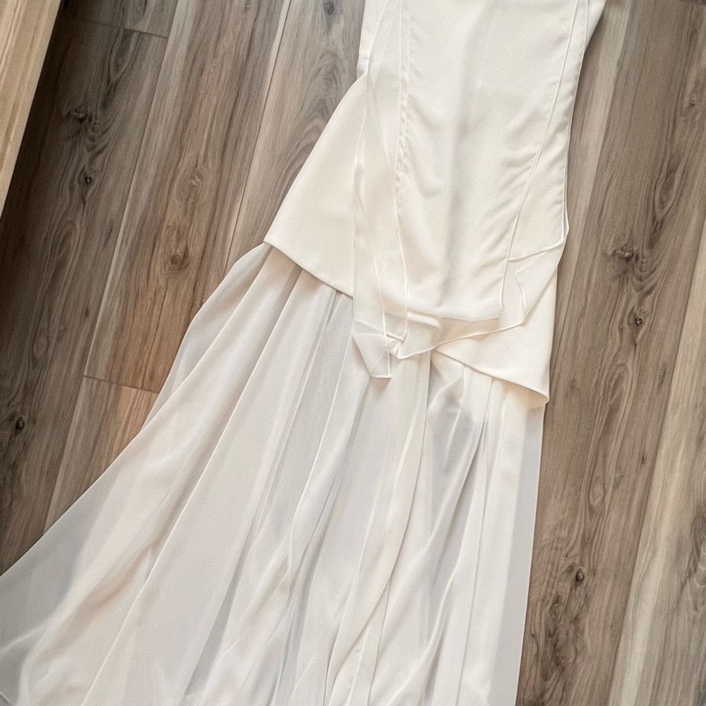 Elegant White Evening Dress - Picture 7 of 10